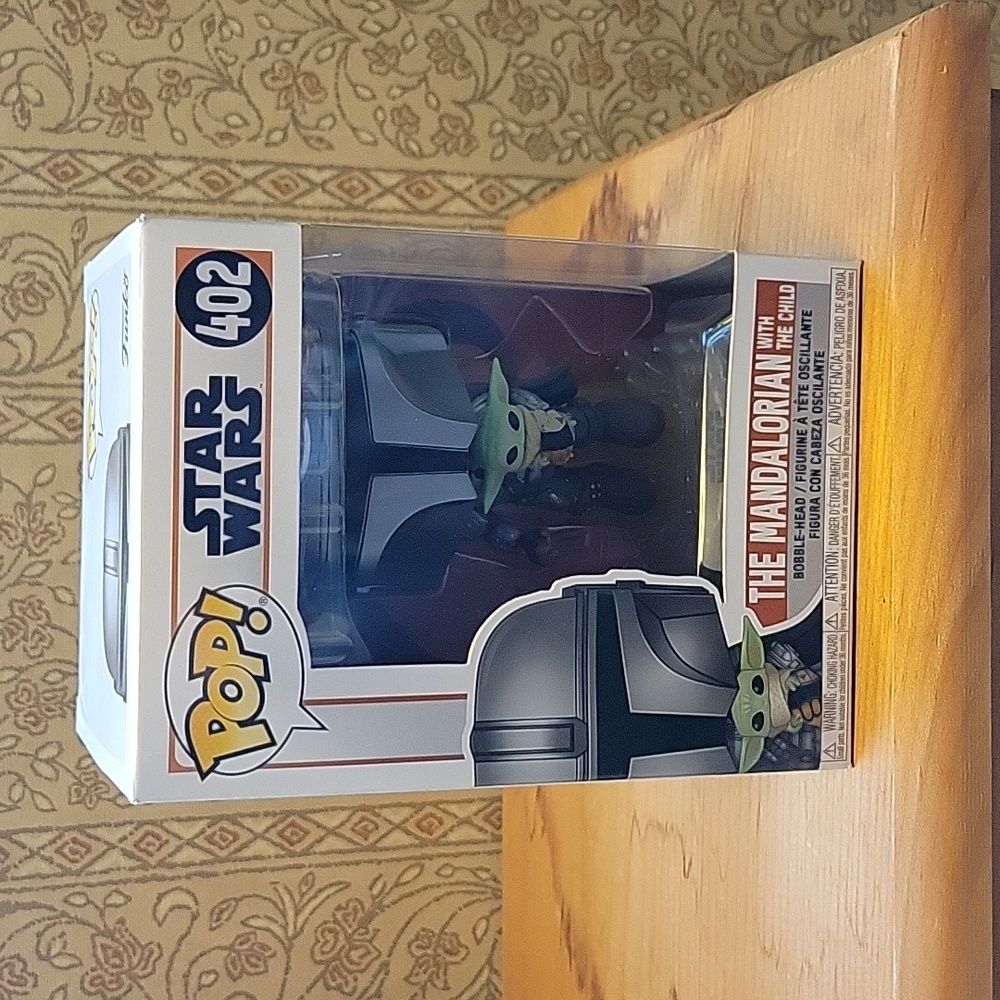 FUNKO POP Mandalorian with child #402